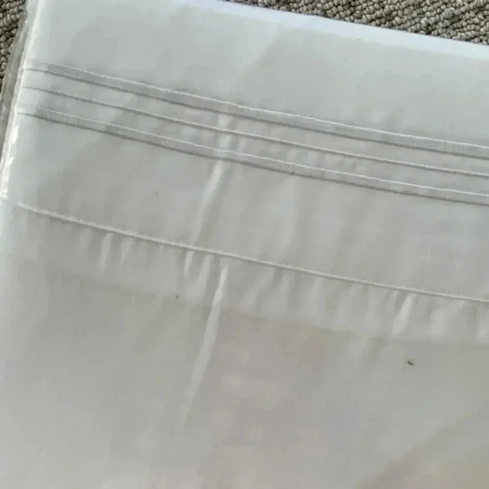 HomoFLx Microfiber 1800 Thread Count White  4 Pieces Bed Sheets Set size Queen
